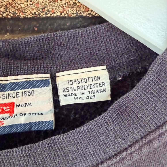 Vintage Levi's Embroidered Crewneck Sweatshirt 90s Cropped Purple Logo Streetwea - Picture 3 of 6